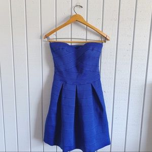Strapless formal dress